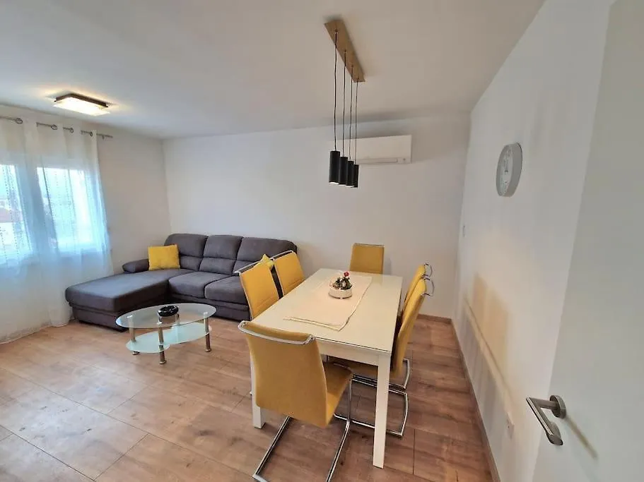 Novi Apartman Nps Пула