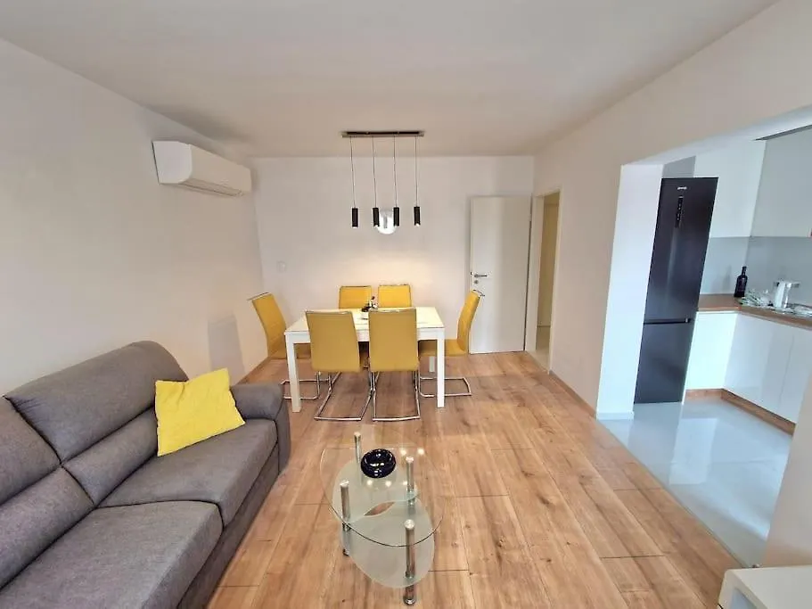 Novi Apartman Nps Пула